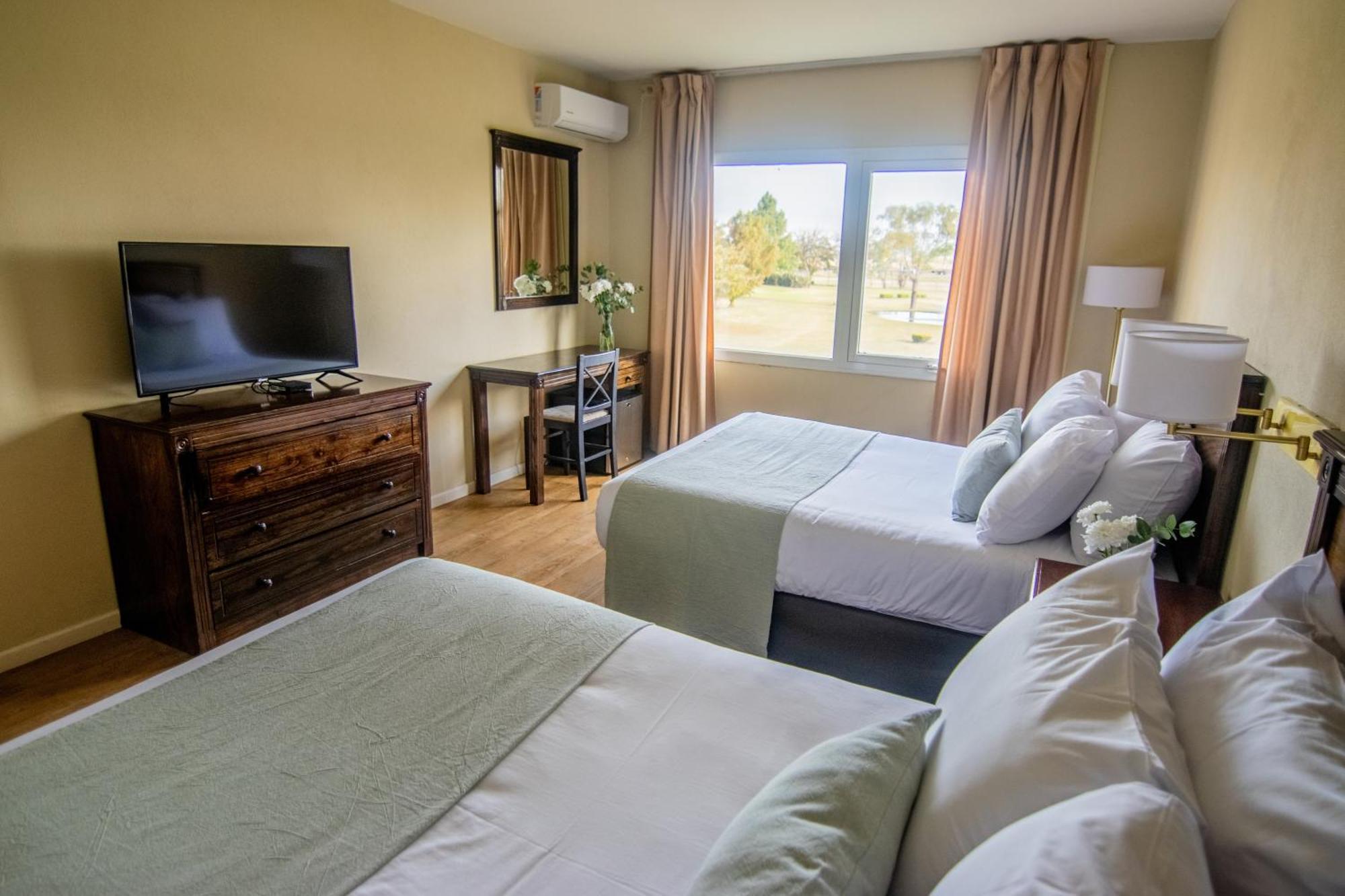 Wyndham Garden Campana 호텔 외부 사진